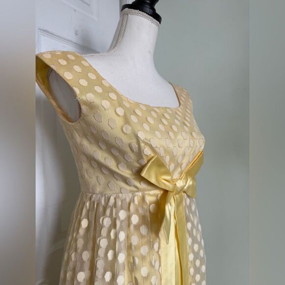 1950s/60s Baby Doll Empire Waist Yellow Polka Dot Dress - Picture 6 of 15